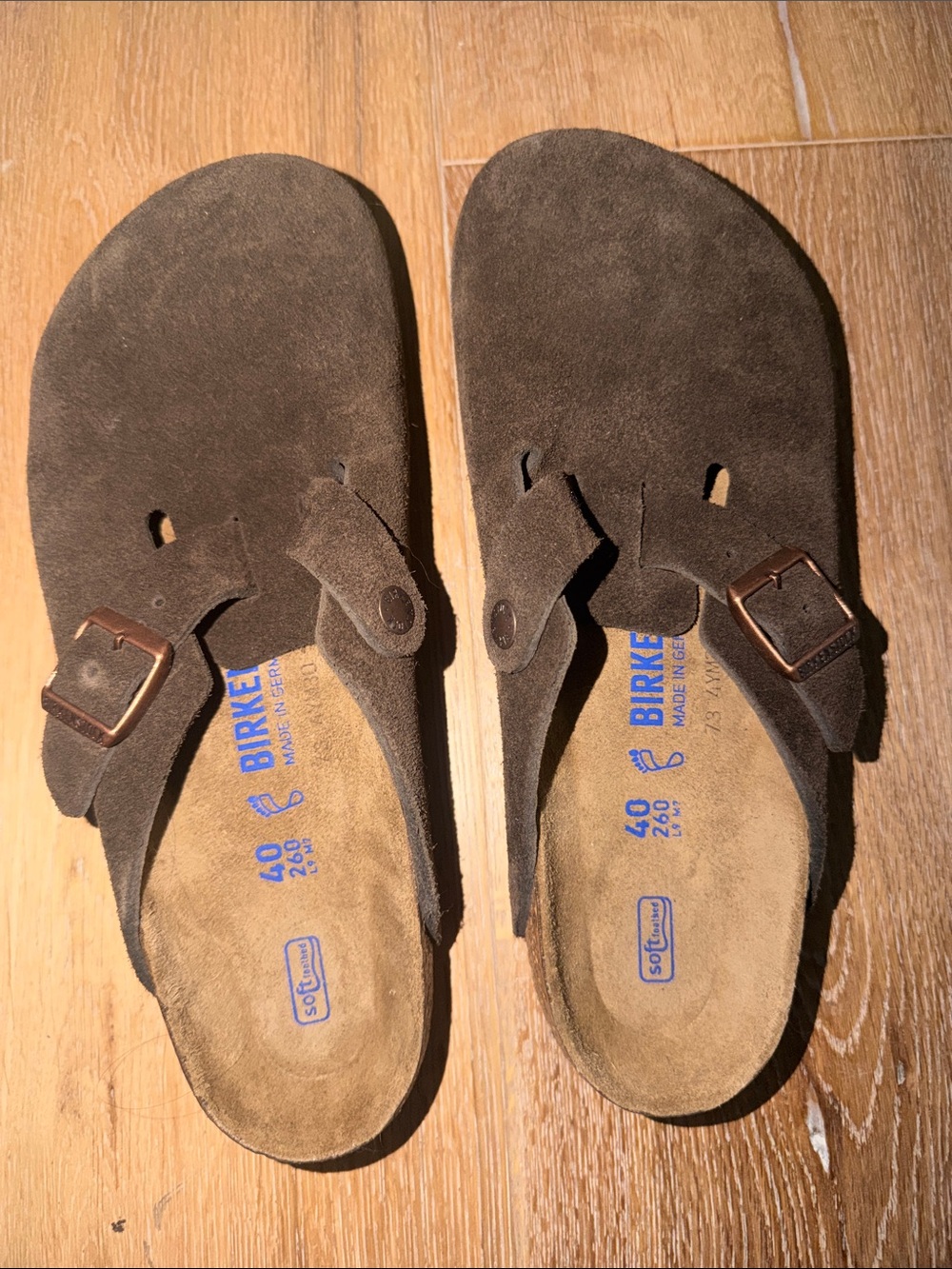 Birkenstock women’s Dark Brown Suede Buckle Sandals never worn
